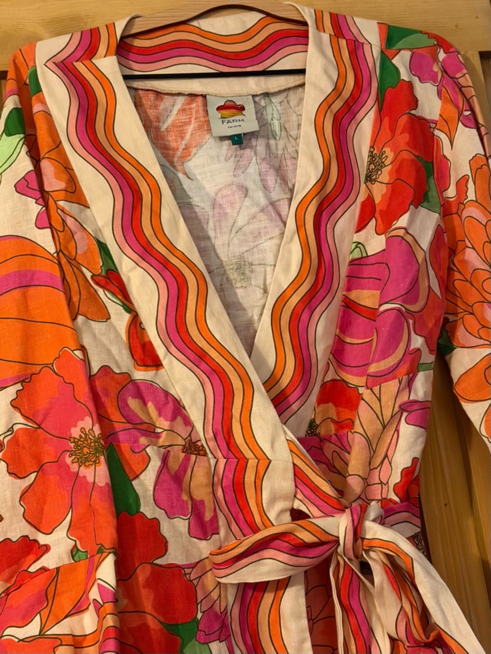 FARM Rio Cream Tunic with Pink & Orange Wave Print - Picture 2 of 9